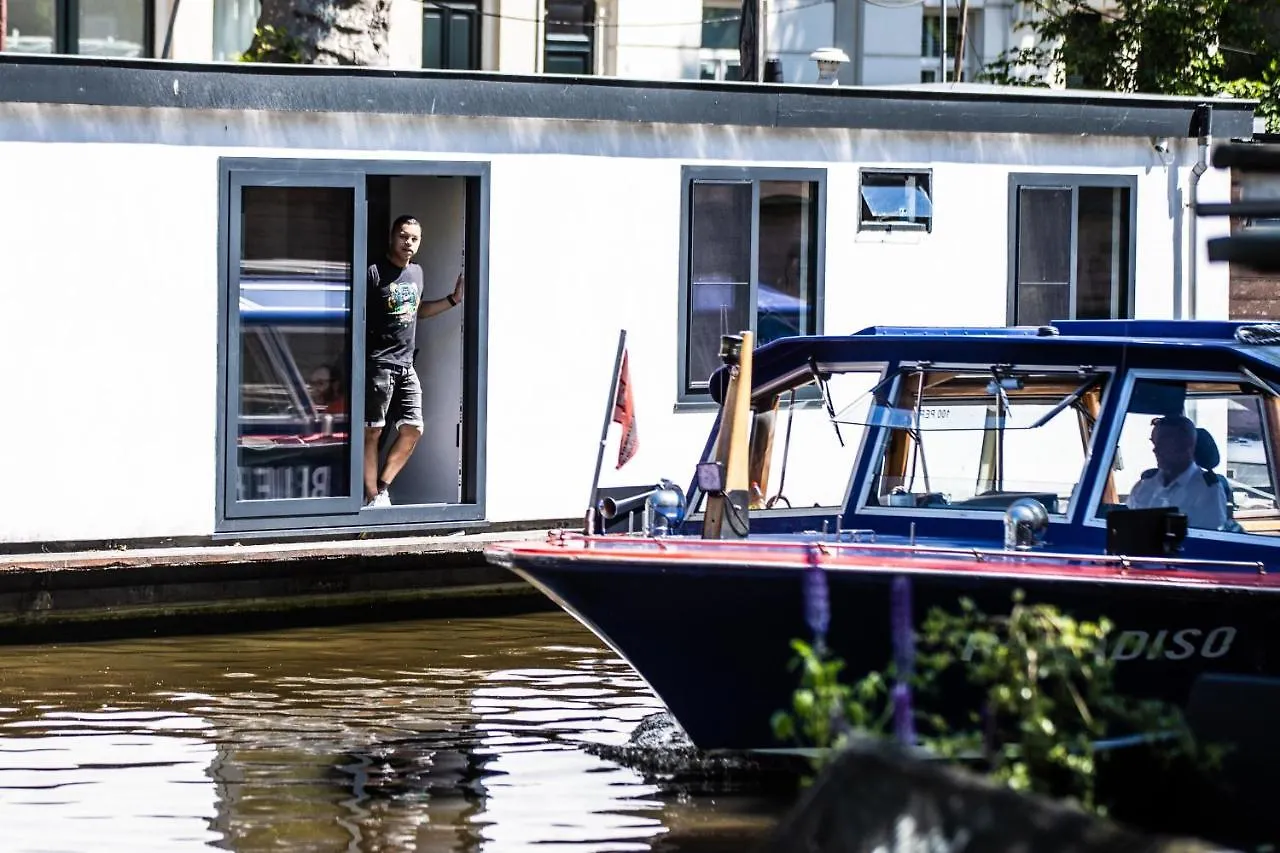 Amsterdam-Houseboat-Amstel
