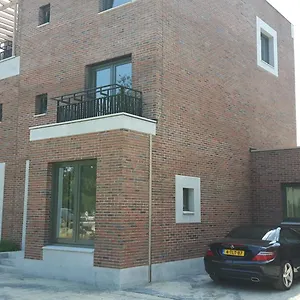 2* Bed & Breakfast Modern Times