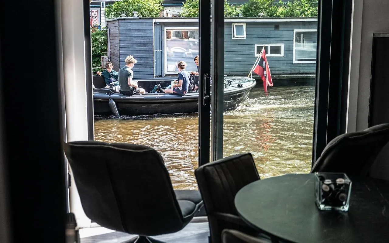 Amsterdam-Houseboat-Amstel Bed and Breakfast Holland
